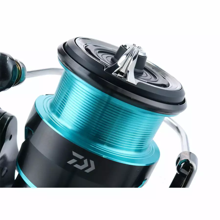 Daiwa 21 Emeraldas Air FC LT Spin Reel - Image 3